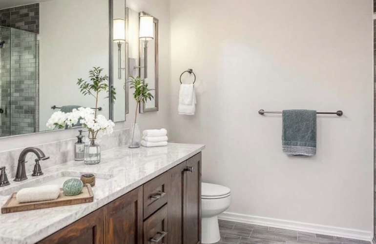 Choosing the Right Bathroom Contractors Near Randolph, MA: A Handy Guide